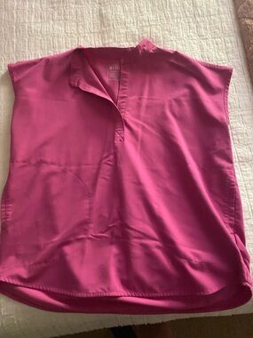 Figs Women's Bright Fuchsia Split-Neck Tunic